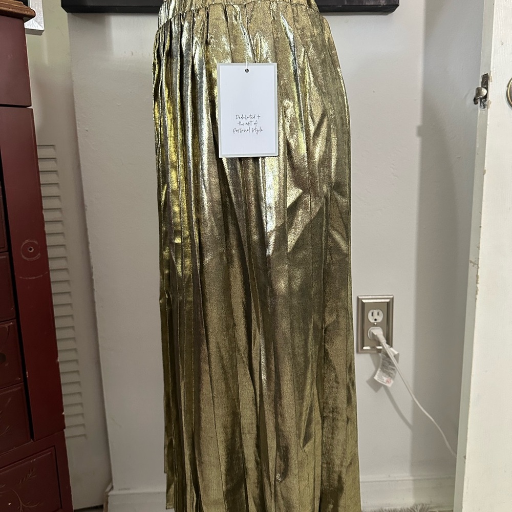 🆕Calligraphie Gold Metallic Pleated Skirt - Picture 9 of 16